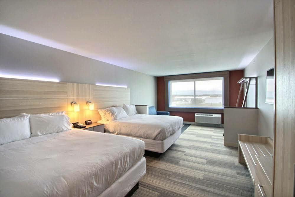 Holiday Inn Express & Suites Fond Du Lac By Ihg Exterior photo