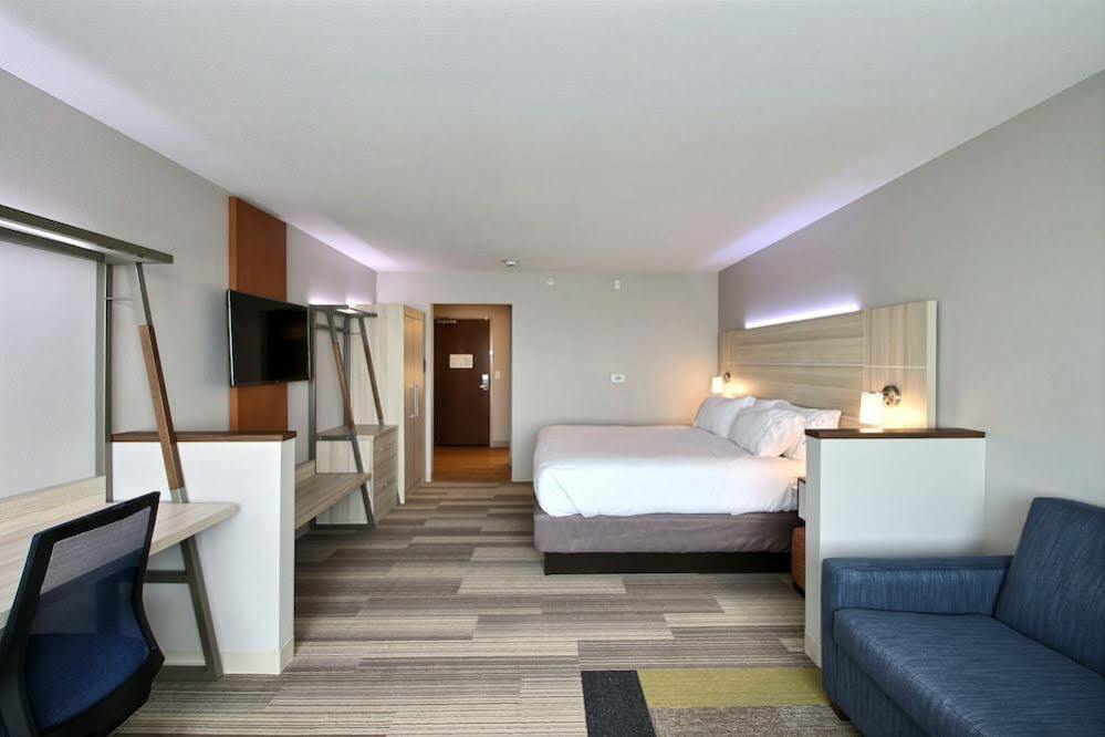 Holiday Inn Express & Suites Fond Du Lac By Ihg Exterior photo